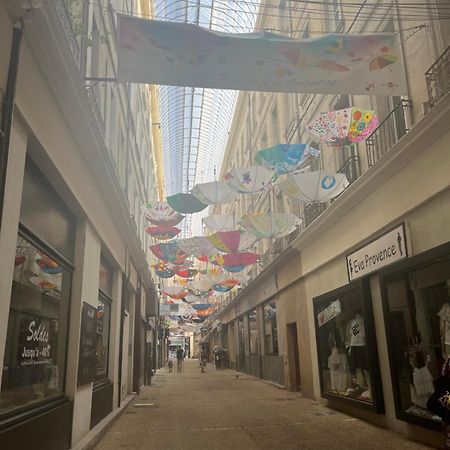 Bel Appartement En Plein Coeur De Carpentras Exteriör bild