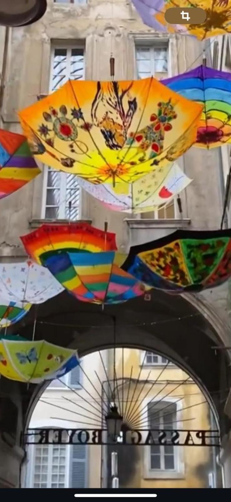 Bel Appartement En Plein Coeur De Carpentras Exteriör bild