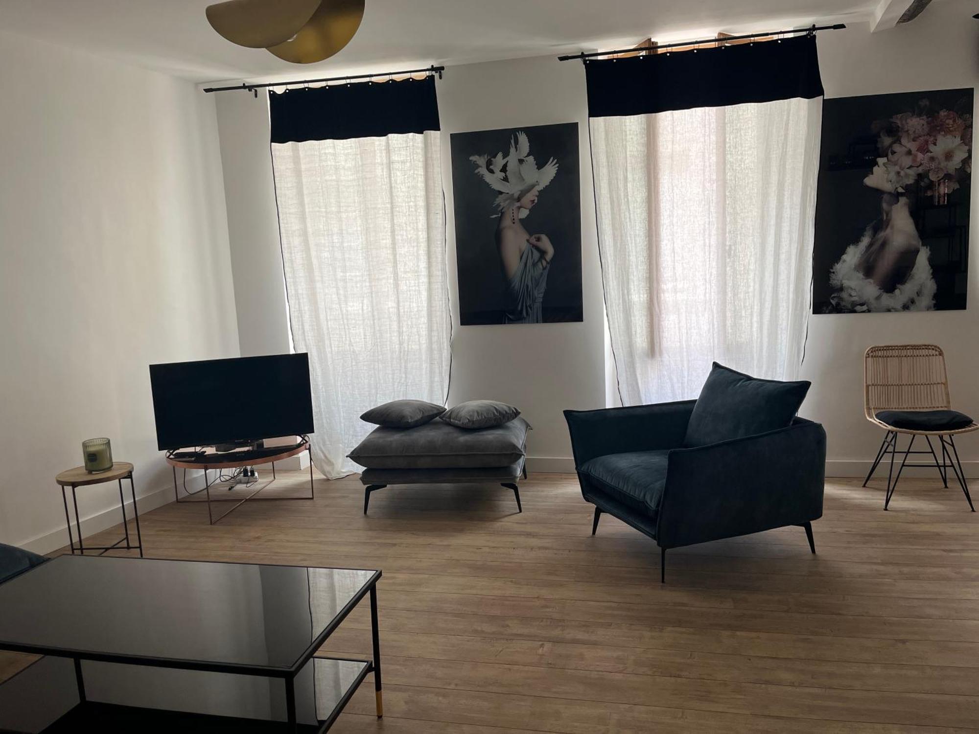 Bel Appartement En Plein Coeur De Carpentras Exteriör bild